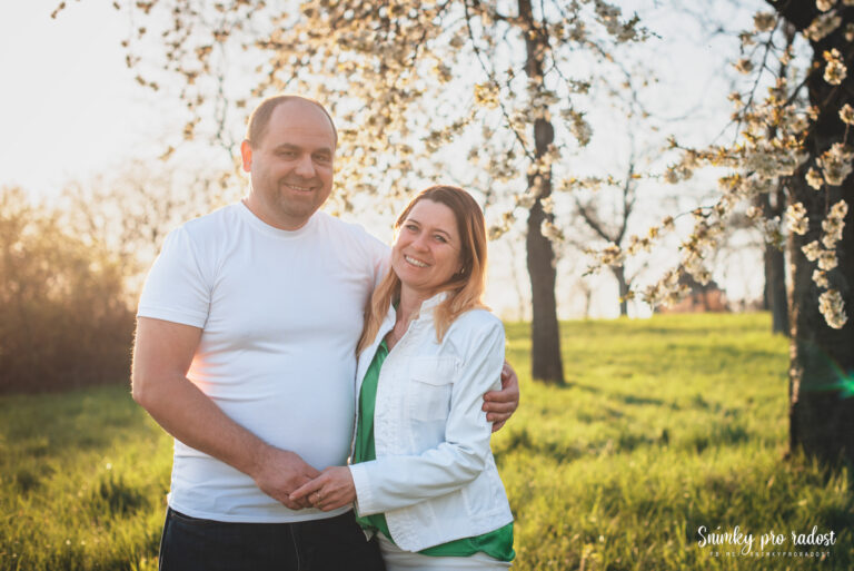 laska_kvete_v_kazdem_veku_jaro_manzele_na_foceni