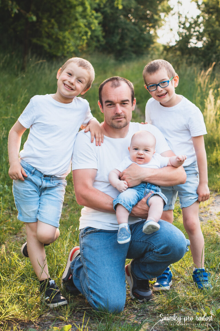 rodina_vsichni_kluci_portret