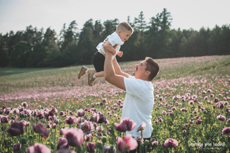 tatinek_se_synem_fotky_v_exterieru