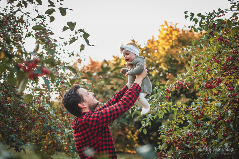 podzim_venkovni_foceni_tata_a_miminko