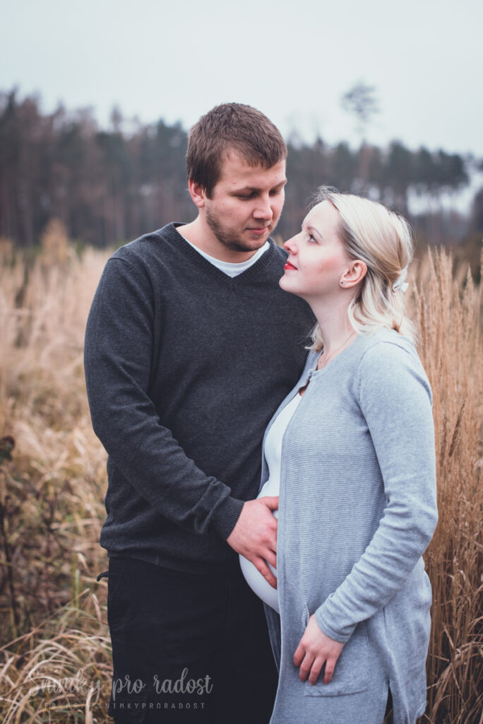 těhotenství_focení_venku_fotografka_Tršice