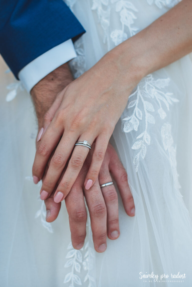 Prstýnky Svatebni-foto-Snimky-pro-radost-4325
