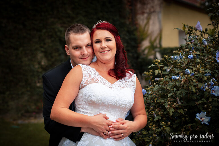 Svatební portrét nevěsty a ženicha