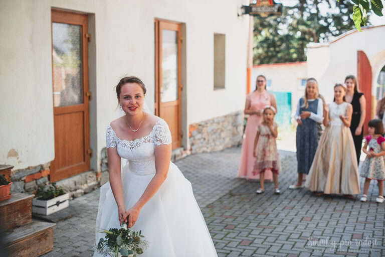 Házení kytice