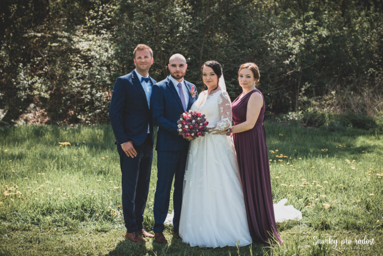 Skupinové focení na svatbě