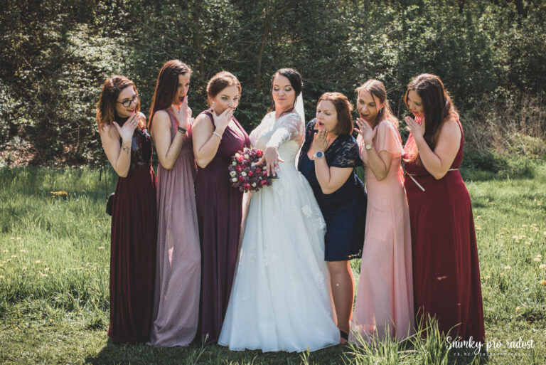 Skupinové focení na svatbě