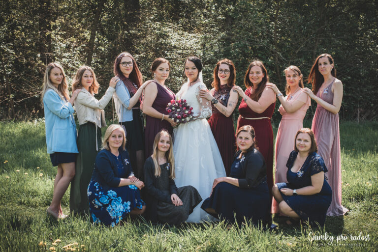 Skupinové focení na svatbě