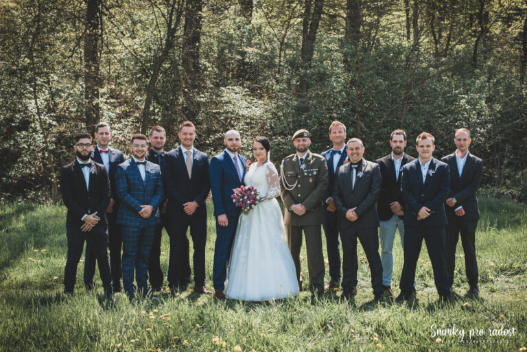 Skupinové focení na svatbě