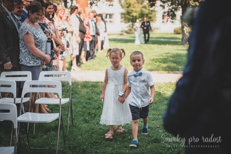 Děti na svatbě
