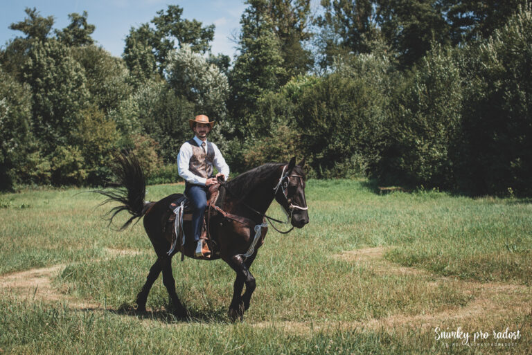 Příjezd ženicha na koni